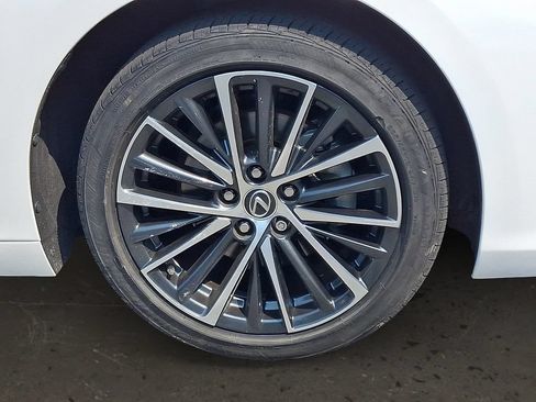 Used 2024 Lexus ES 350 w/ Premium Package FWD image 9