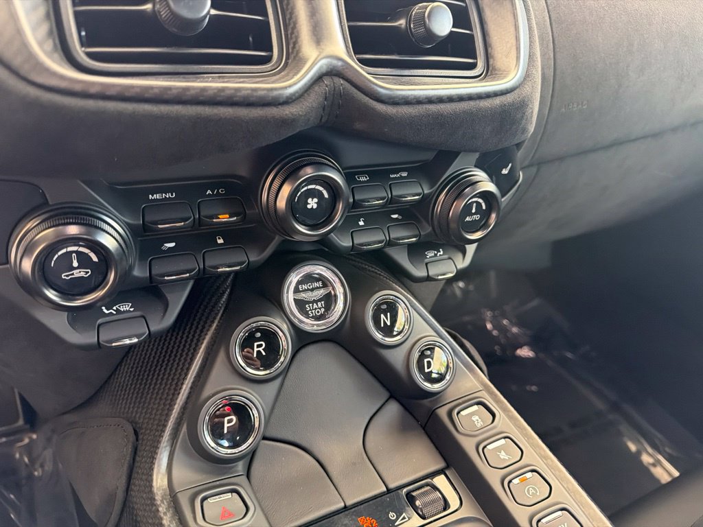 Used 2021 Aston Martin V8 Vantage Coupe RWD image 34