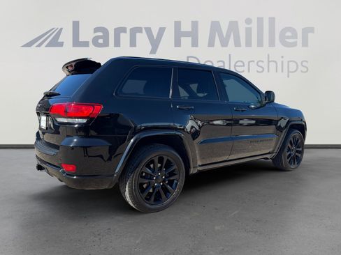 Used 2020 Jeep Grand Cherokee Altitude AWD/4WD image 5