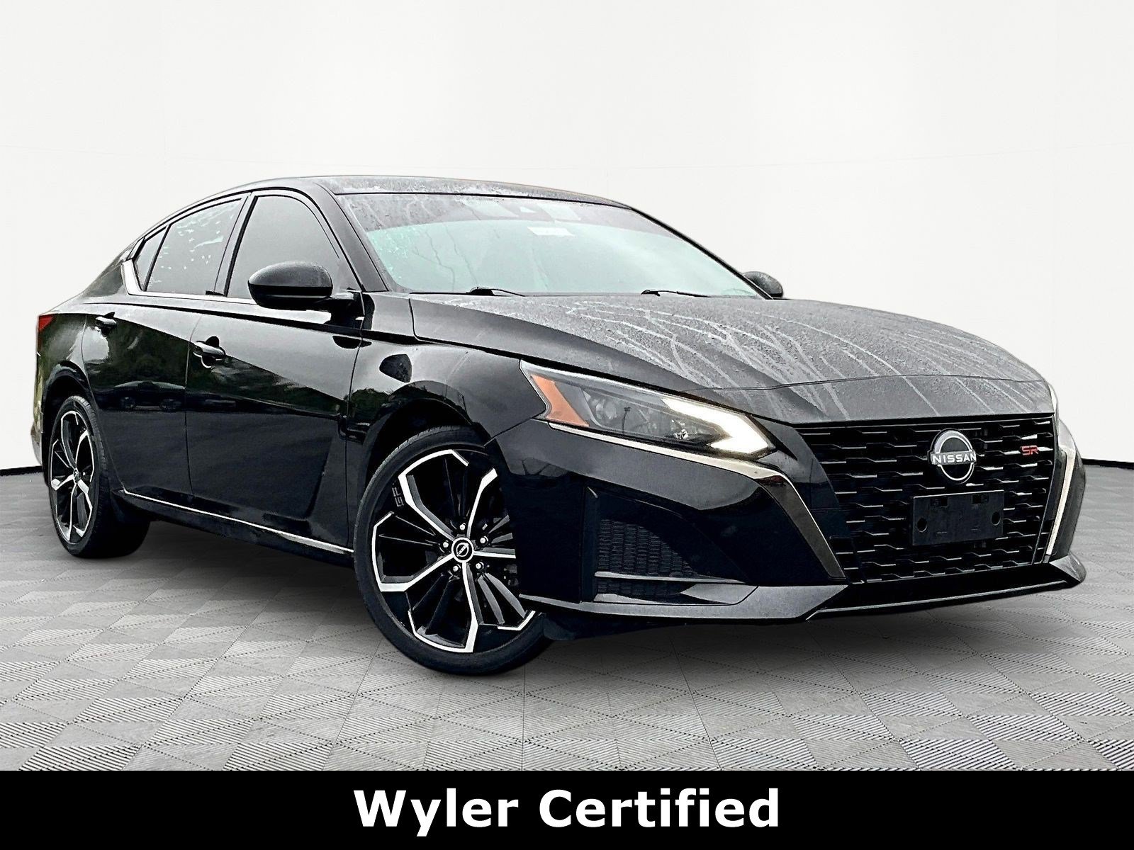 Used 2023 Nissan Altima 2.5 SR AWD/4WD image 3