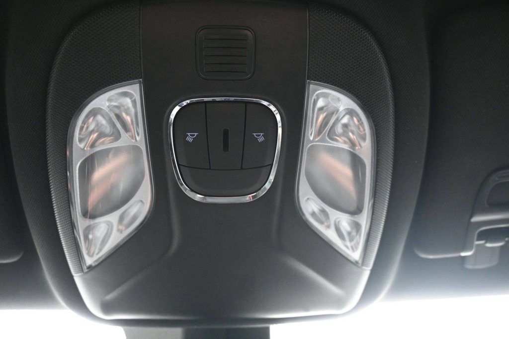 Used 2024 Jeep Compass Latitude AWD/4WD image 17