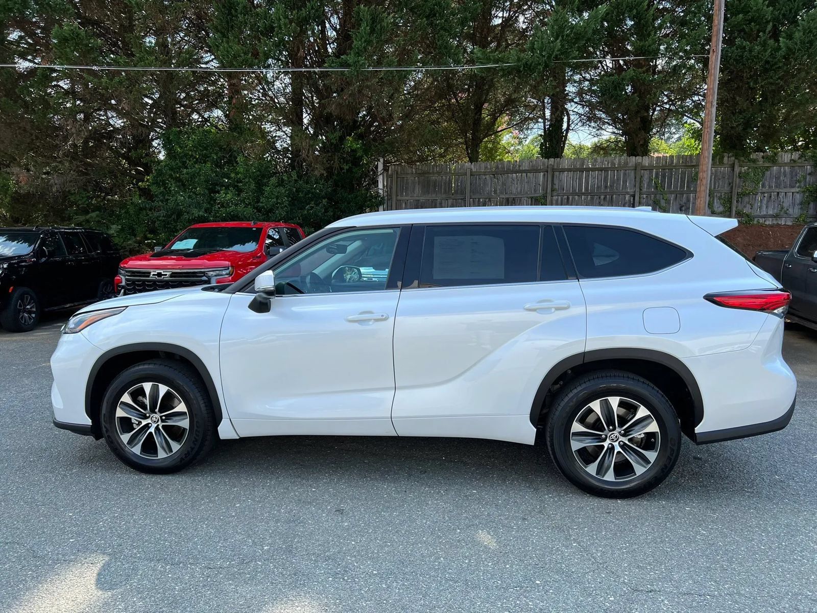 Used 2022 Toyota Highlander XLE FWD image 7