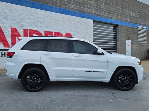 Used 2021 Jeep Grand Cherokee Laredo X image 8