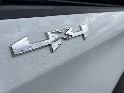 Used 2025 GMC Sierra 1500 SLT image 15