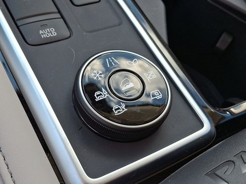 New 2025 Nissan Pathfinder SV w/ SV Premium Package image 15