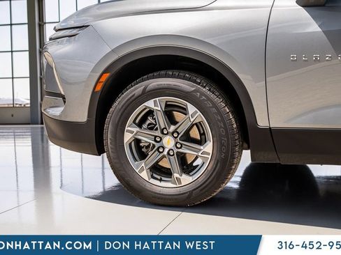 Used 2025 Chevrolet Blazer LT AWD/4WD image 39