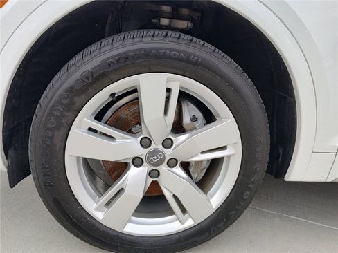 Used 2019 Audi Q5 Prestige w/ Prestige Package image 12