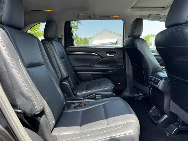 Used 2015 Toyota Highlander Limited AWD/4WD image 10