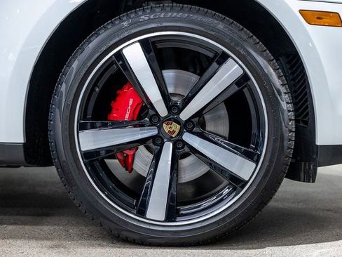 Certified 2025 Porsche Macan S image 21