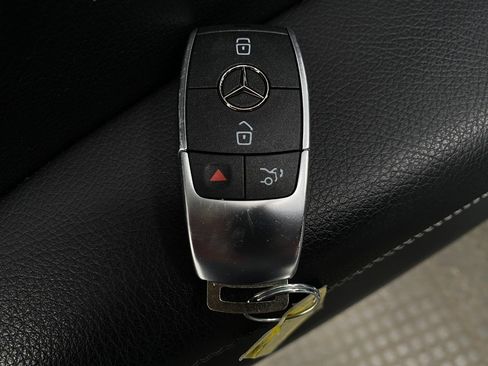 Used 2022 Mercedes-Benz GLE 350 4MATIC image 35