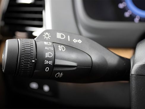 Certified 2025 Volvo XC90 T8 Plus w/ Protection Package Premier image 18