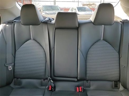 Used 2023 Toyota Camry SE image 21