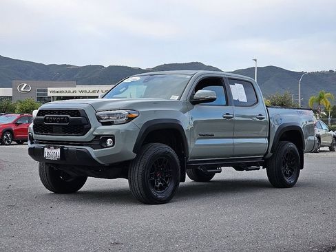 Used 2022 Toyota Tacoma TRD Off-Road w/ TRD Premium Off Road Package AWD/4WD image 6