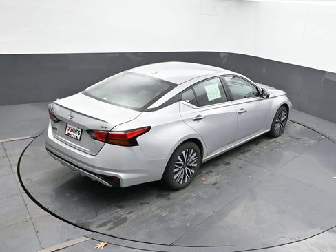 Used 2024 Nissan Altima 2.5 SV FWD image 37