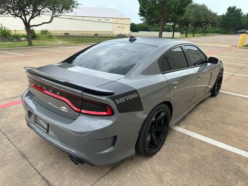 Used 2017 Dodge Charger R/T RWD image 10