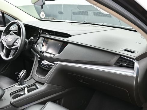 Used 2018 Cadillac XT5 Luxury w/ LPO, Black Ice Package AWD/4WD image 38