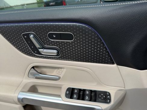 Used 2024 Mercedes-Benz GLB 250 4MATIC image 16