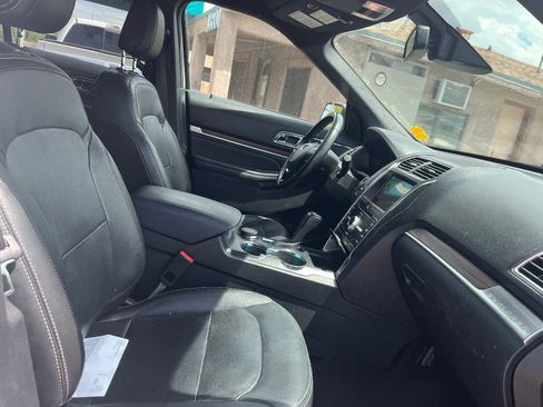 Used 2018 Ford Explorer Limited w/ Equipment Group 301A AWD/4WD image 19