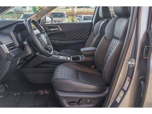 Used 2024 Mitsubishi Outlander SEL image 10