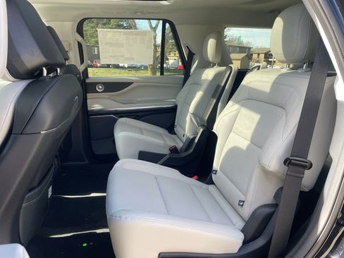 New 2026 Lincoln Navigator Reserve w/ Jet Appearance Package AWD/4WD image 14