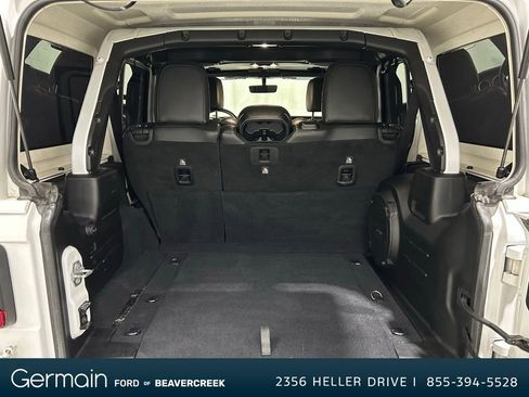 Used 2019 Jeep Wrangler Unlimited Sahara image 29