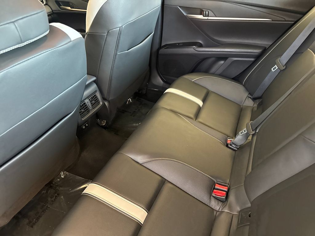 Used 2025 Toyota Camry SE FWD image 11