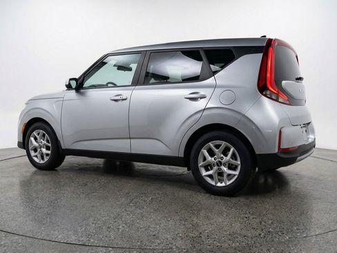 Used 2025 Kia Soul LX w/ LX Technology Package FWD image 6