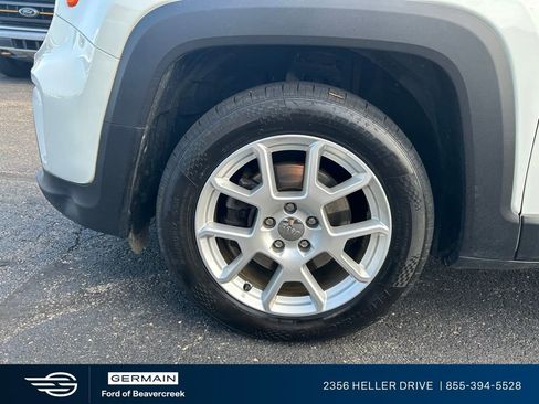 Used 2021 Jeep Renegade Latitude FWD image 12