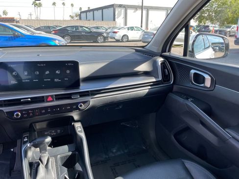 Used 2024 Kia Sorento S image 38