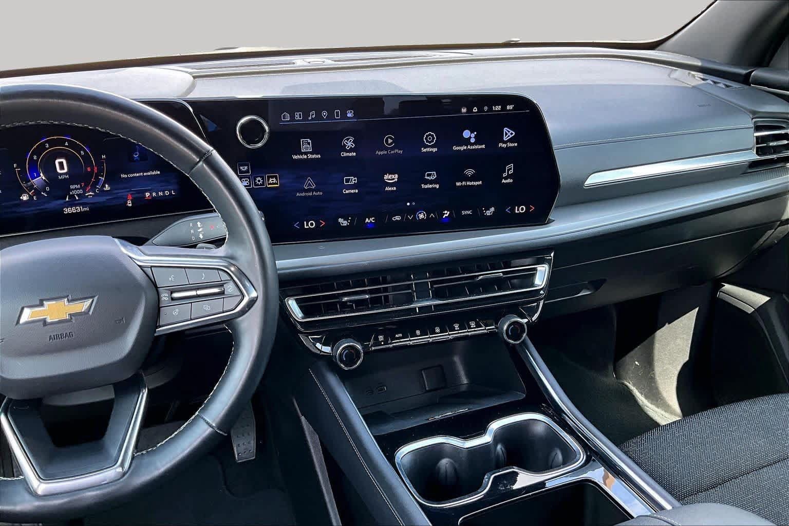 Used 2025 Chevrolet Traverse LT FWD image 7