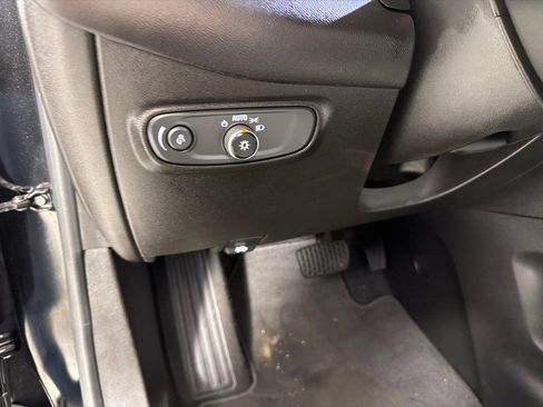 Used 2022 Chevrolet Equinox LS image 14