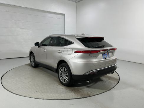 Used 2022 Toyota Venza XLE AWD/4WD image 22