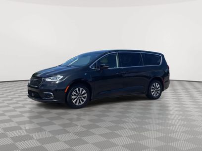 Used 2024 Chrysler Pacifica Limited