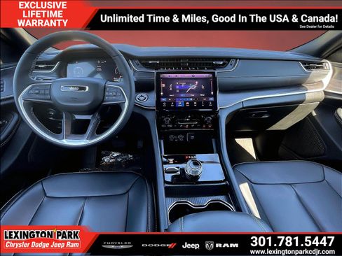Used 2025 Jeep Grand Cherokee Limited AWD/4WD image 7