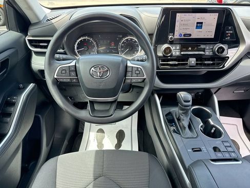 Used 2023 Toyota Highlander L FWD image 14