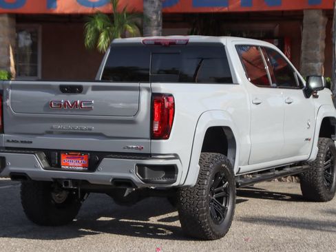 Used 2024 GMC Sierra 1500 AT4 w/ Technology Package AWD/4WD image 9