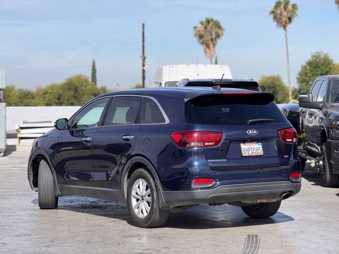 Used 2019 Kia Sorento FWD image 2