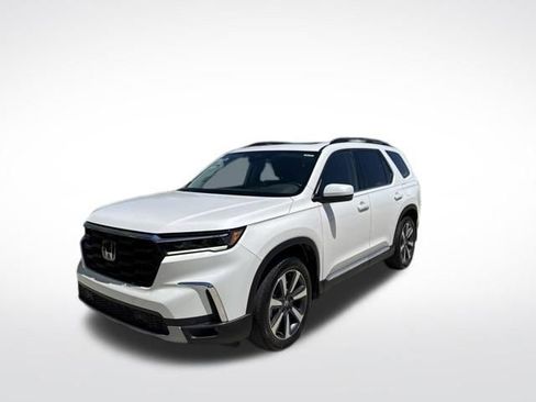 Used 2025 Honda Pilot Touring image 7