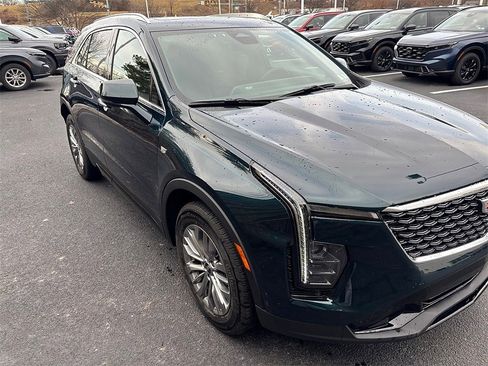 Used 2025 Cadillac XT4 Premium Luxury w/ Cold Weather Package image 8