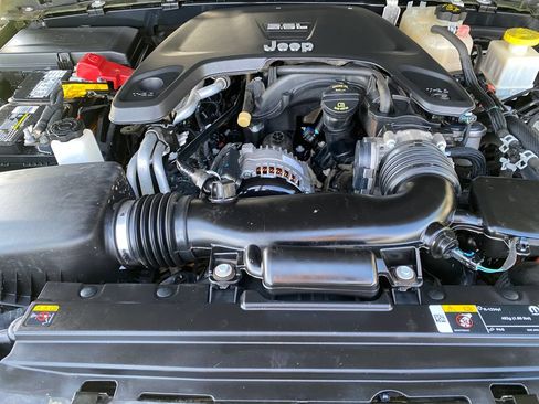 Used 2021 Jeep Gladiator Rubicon AWD/4WD image 18