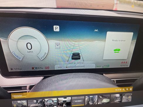 Certified 2025 Genesis GV60 Advanced image 14