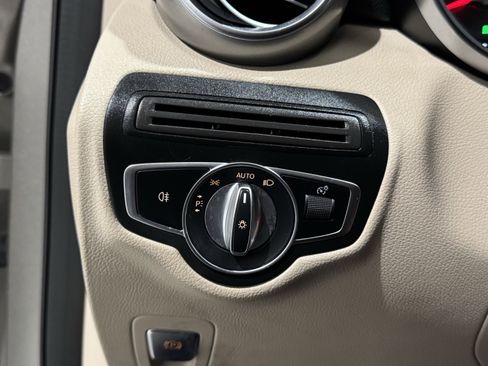 Used 2021 Mercedes-Benz GLC 300 4MATIC w/ Premium Package image 27