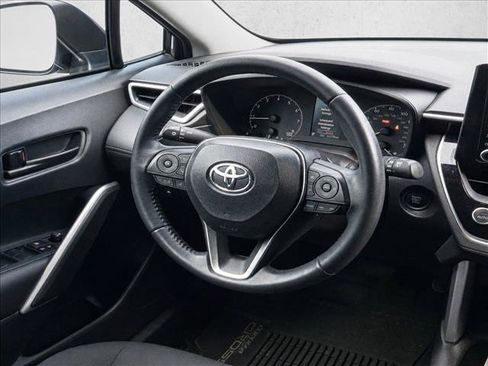 Used 2025 Toyota Corolla Cross LE FWD image 23