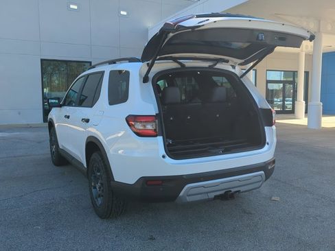 New 2025 Honda Pilot TrailSport image 12