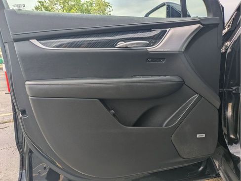 Used 2022 Cadillac XT6 Premium Luxury AWD/4WD image 9