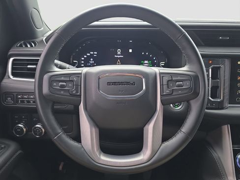 Used 2023 GMC Yukon XL Denali AWD/4WD image 9