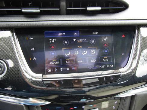 Used 2020 Cadillac XT6 Sport image 16