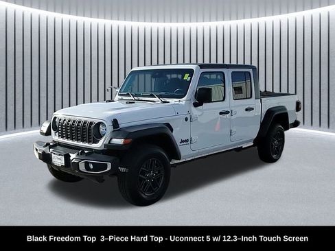 Used 2025 Jeep Gladiator Sport image 10