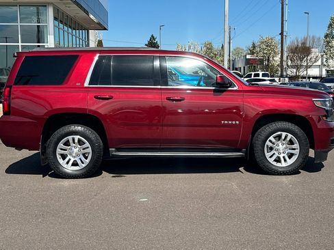 Used 2017 Chevrolet Tahoe LT w/ Luxury Package AWD/4WD image 3