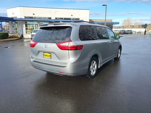 Used 2019 Toyota Sienna LE image 6